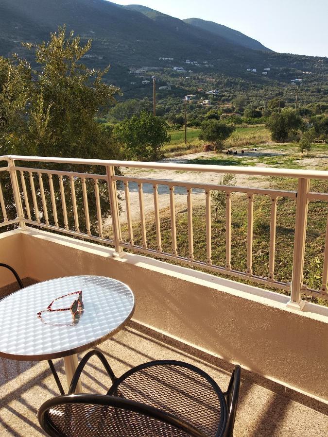 Double or Twin Room with Mountain View