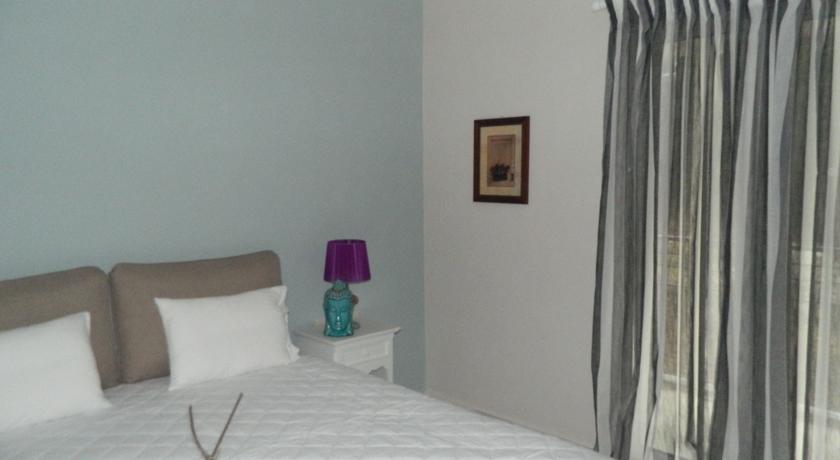 Studio with Mountain View,114020957:JPEG