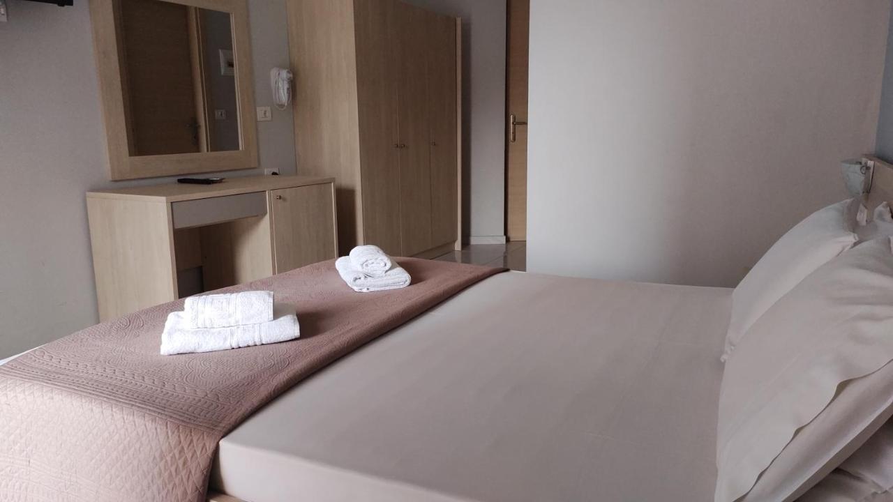 Double or Twin Room with Pool View,1367542388:JPEG