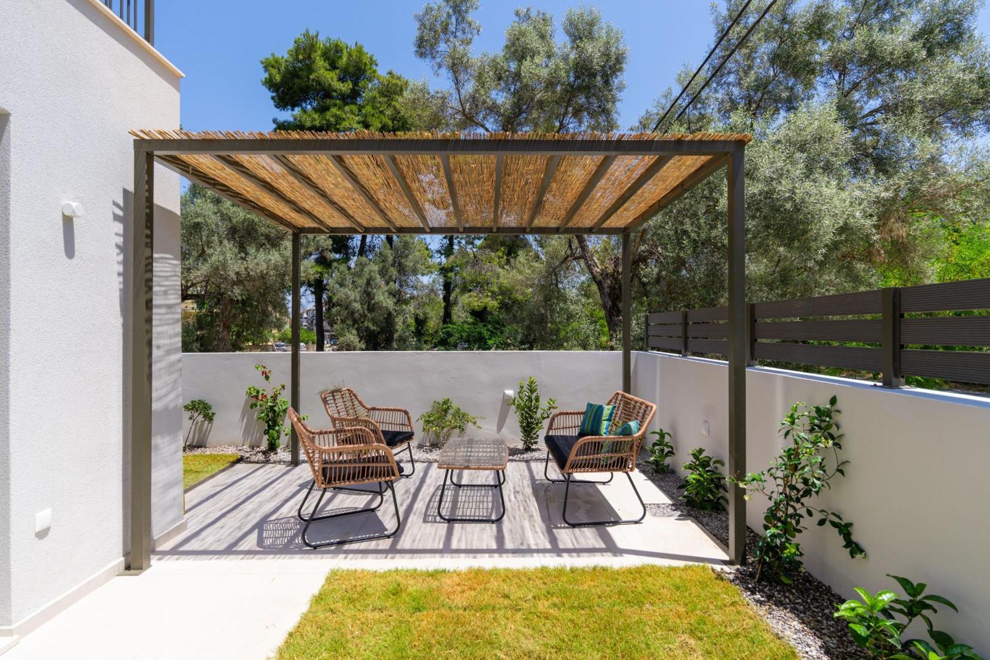 One-Bedroom Apartment Garden,1739861308:JPEG